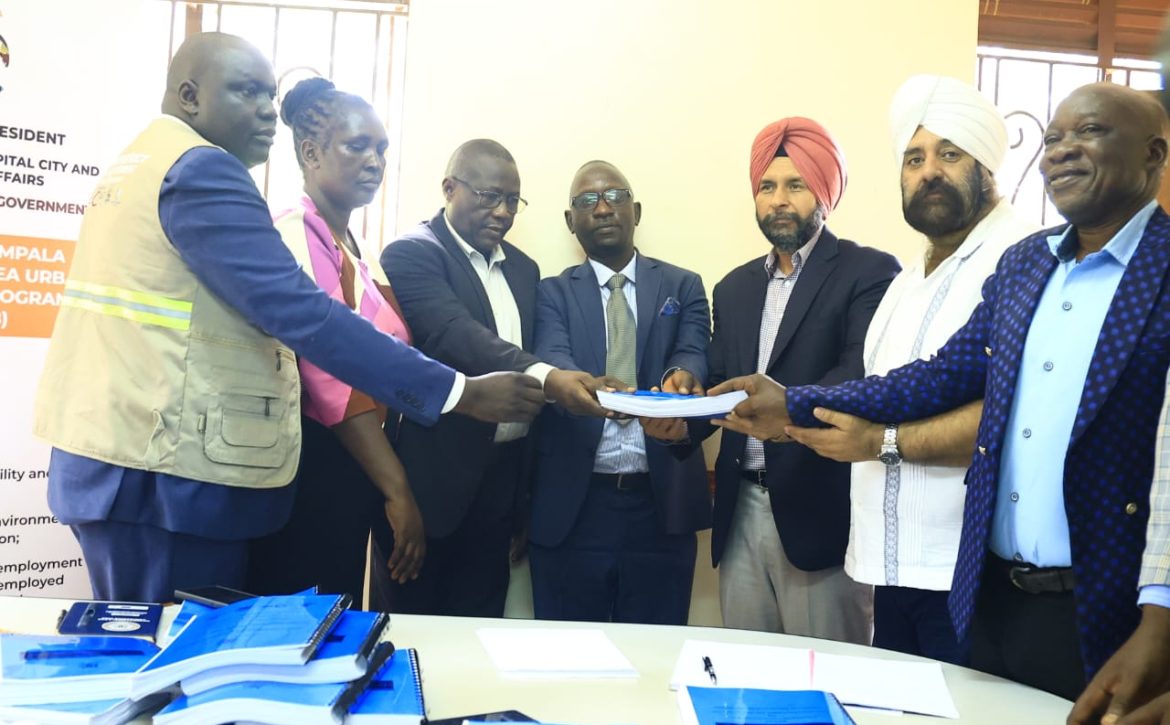 wakiso markets contract signing (3)